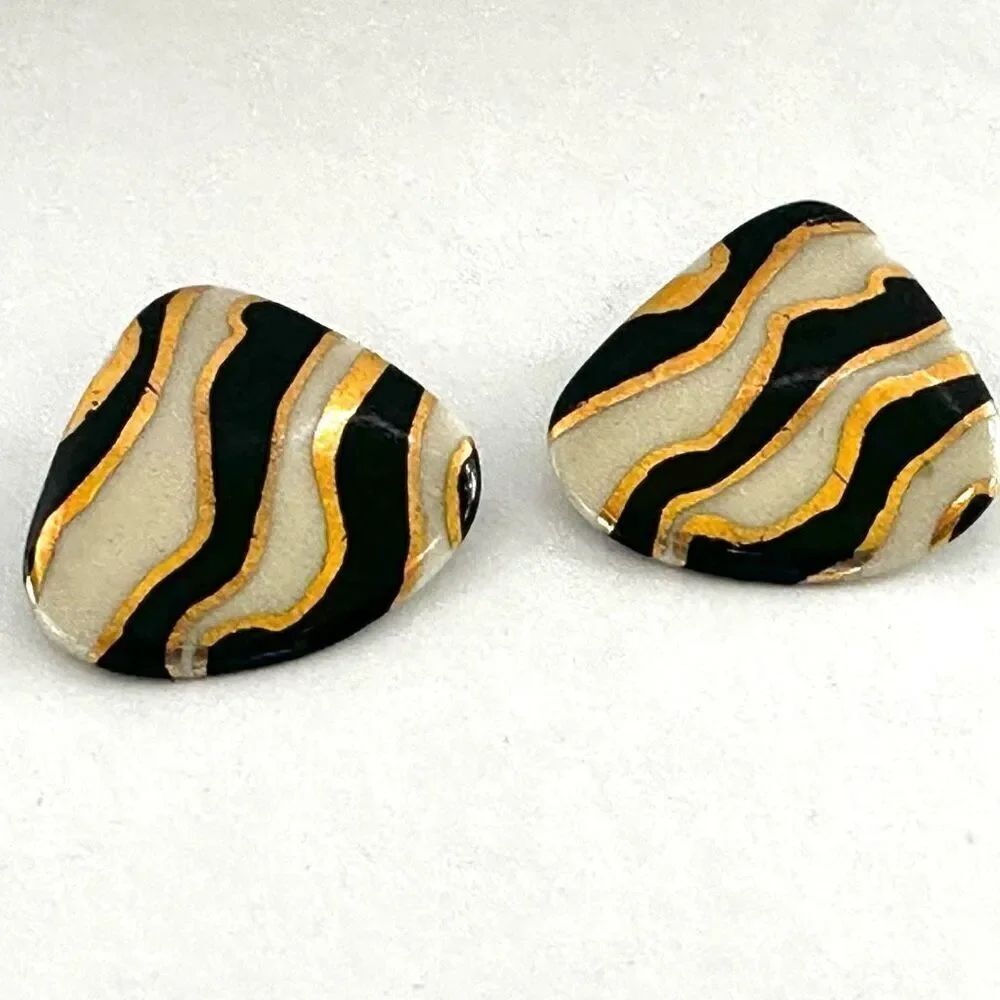 Cream black and gold tone post earrings